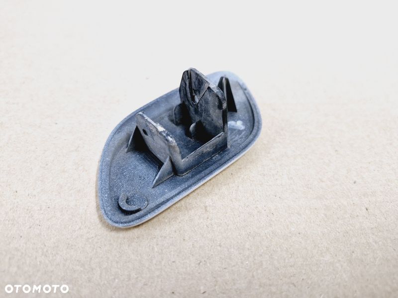 VOLVO XC70 II ZAŚLEPKA SPRYSKIWACZA ZDERZAKA PRAWY PRZÓD PRAWA PRZEDNIA 30678680 - 2