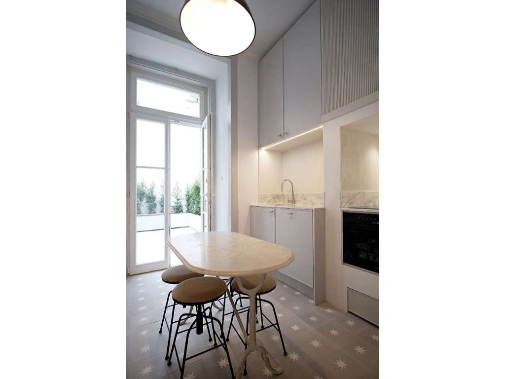 T2 + closet + Pateo. 75m2 area + 27m2 de Pateo totalmente renovada - Grande imagem: 5/28