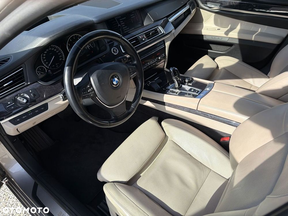 BMW Seria 7 750i - 15