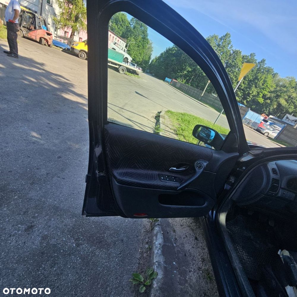 RENAULT LAGUNA 19 DCI (2002r) kombi  1,9 D 88 kW / 120 KM (kod lak: TEB66) pojazd na  części - 2