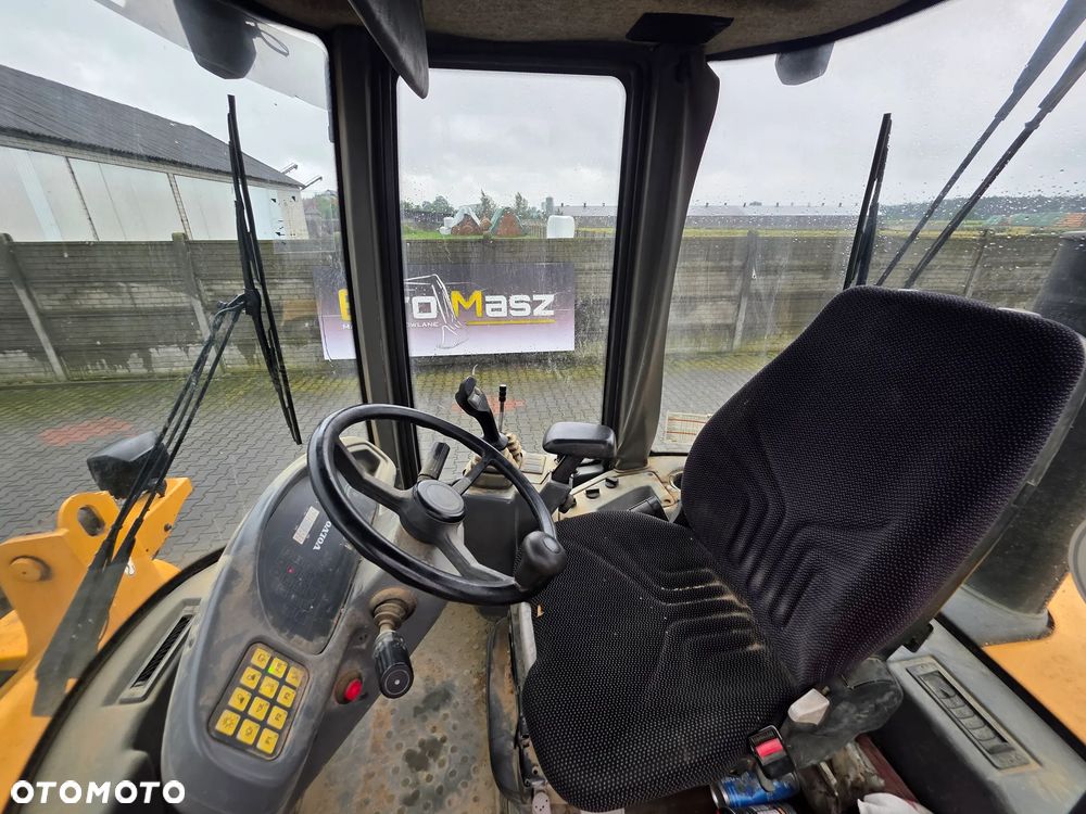Volvo L30B-ZX, 2013 ROK, ŁYŻKA OTWIERANA + WIDŁY - 18