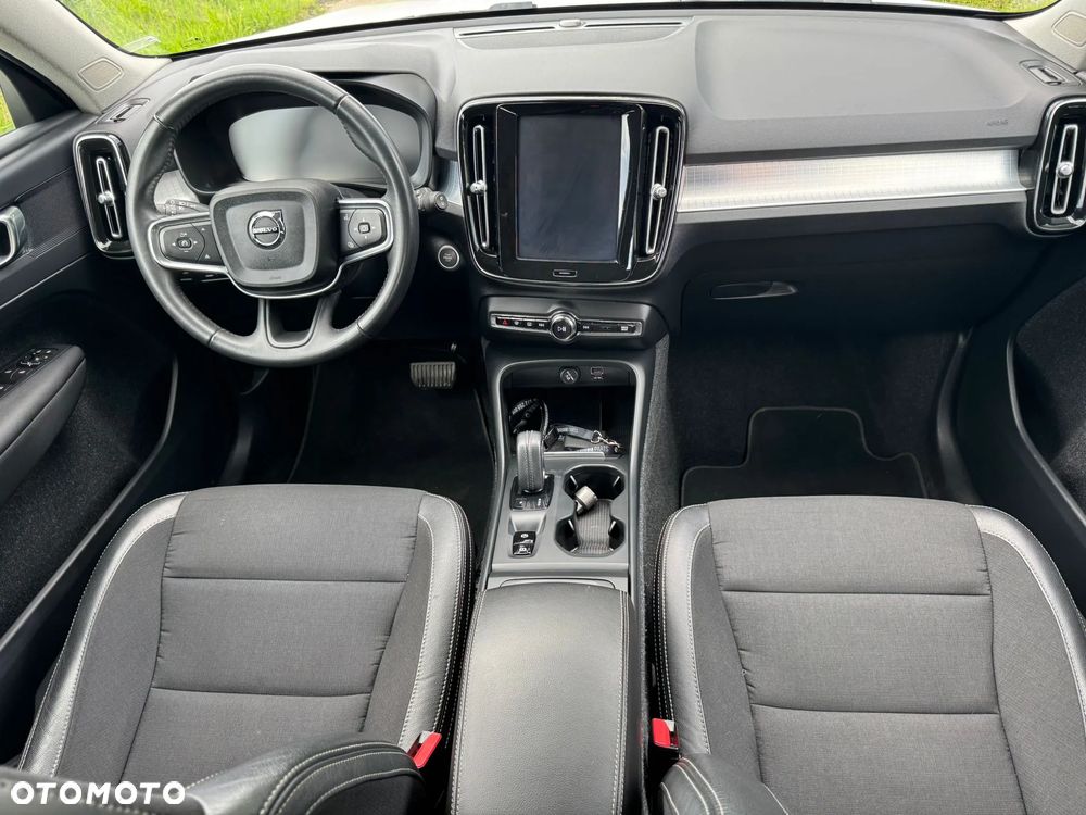 Volvo XC 40 - 25