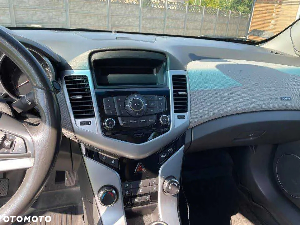 Chevrolet Cruze 2.0 LS - 10
