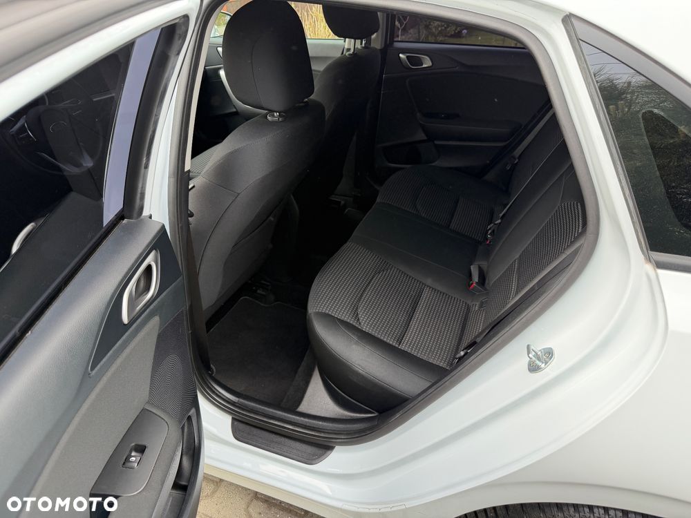 Kia Ceed 1.4 L Business Line Plus - 21