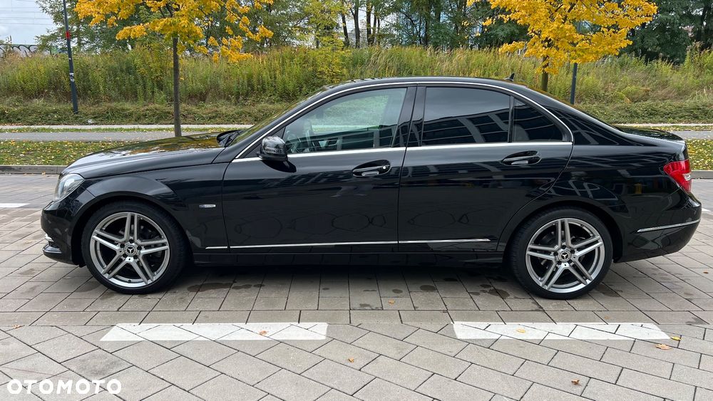 Mercedes-Benz Klasa C 180 T CGI Automatik BlueEFFICIENCY Avantgarde - 9