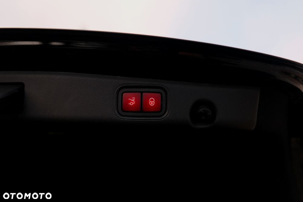 Mercedes-Benz Klasa E 300 9G-TRONIC - 38