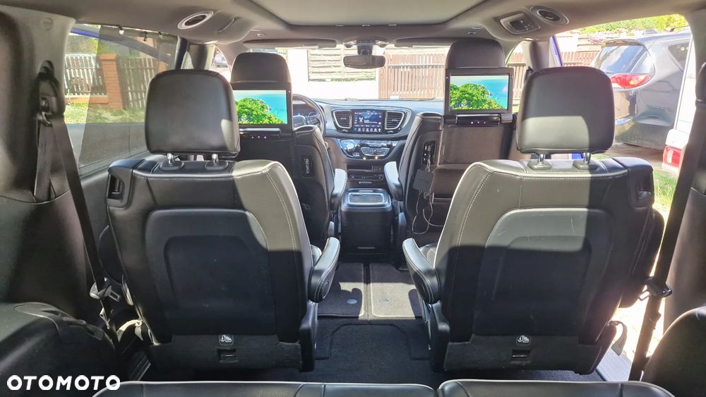 Chrysler Pacifica - 33