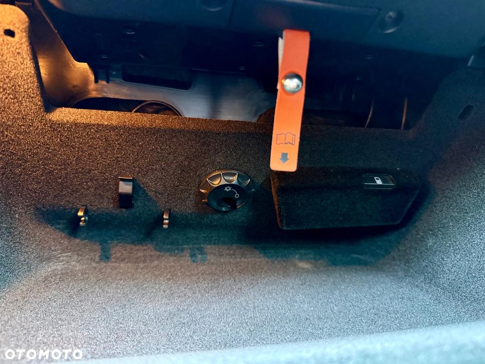 Volkswagen Passat 2.0 TDI DSG BlueMotion Technology R-Line - 38