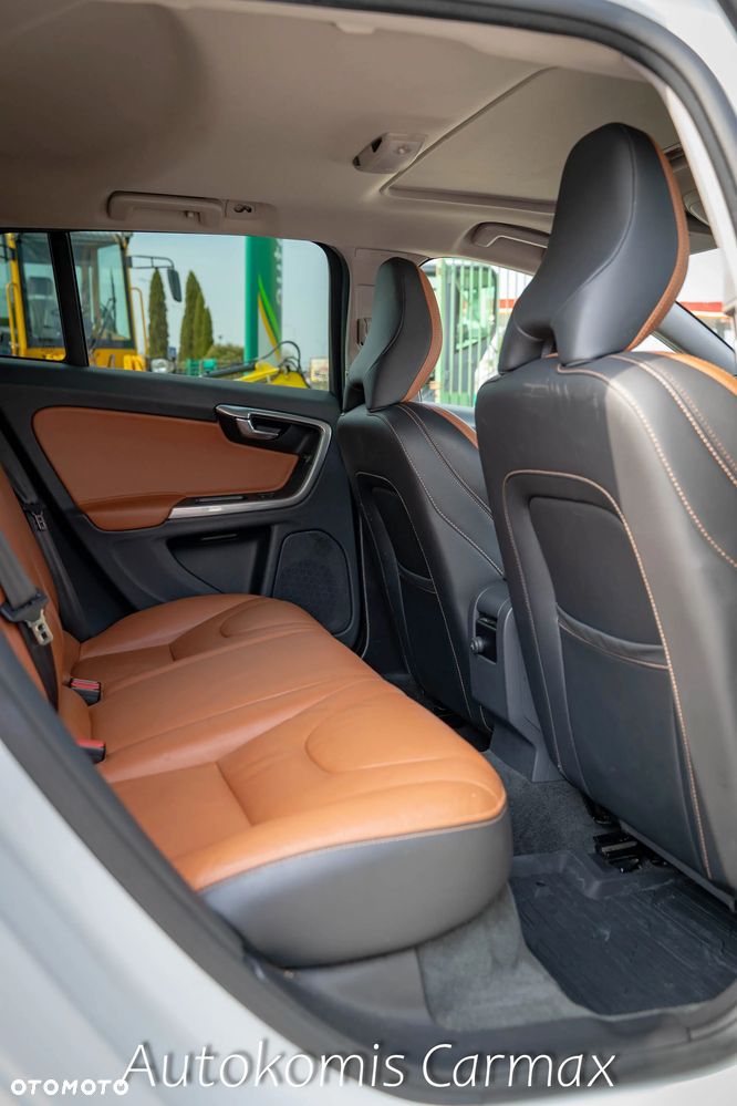 Volvo V60 Cross Country T5 AWD Summum - 23