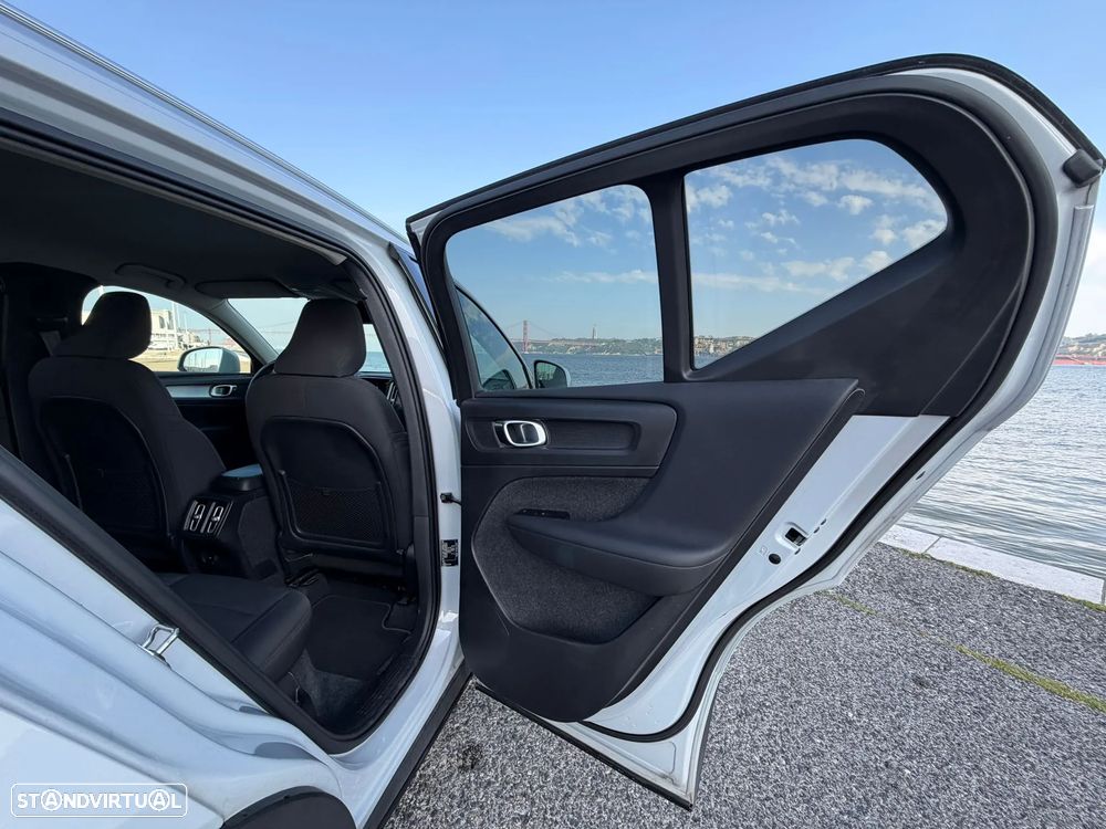 Volvo XC 40 1.5 T3 Momentum Geartronic - 26