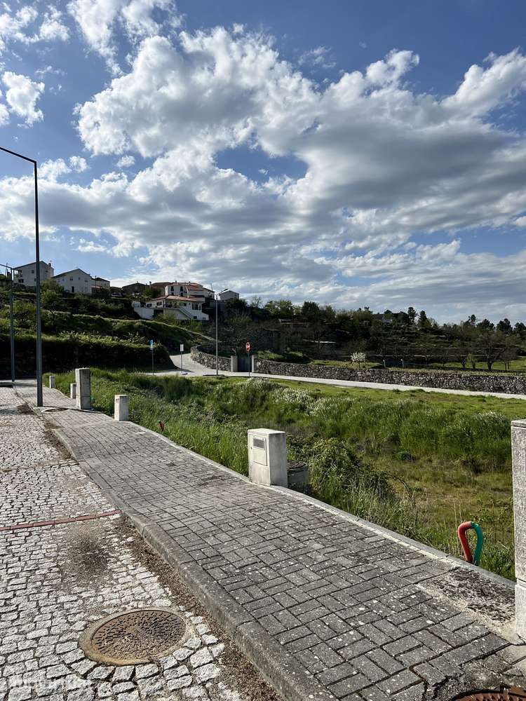 Terreno para construção no centro de Sernancelhe - Grande imagem: 2/6