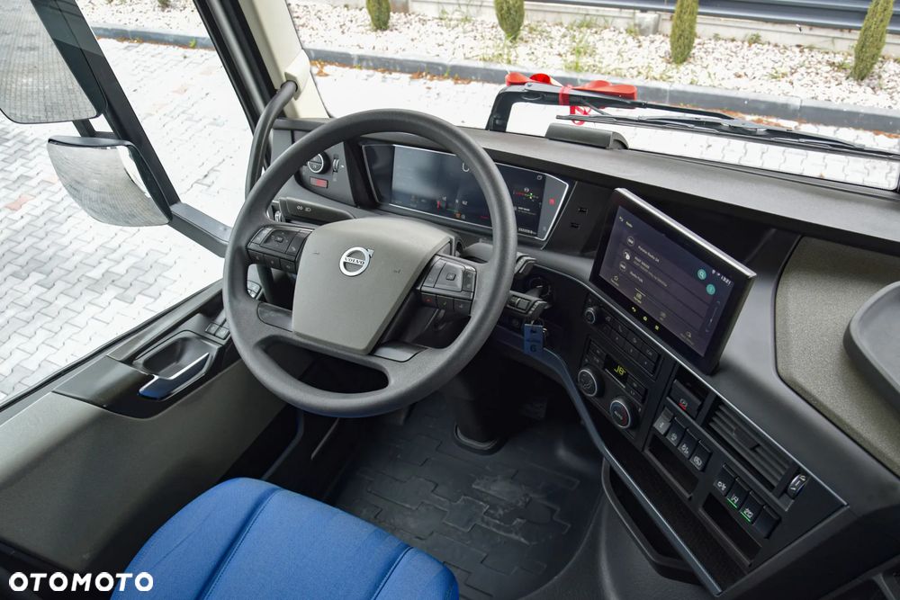 Volvo FH500 / EURO 6 / NOWY MODEL / KLIMATYZACJA POSTOJOWA / ACC / LEDY / 2 ZBIORNIKI / 2022 / NISKI PRZEBIEG / SERWISOWANY / SPROWADZONY - 24