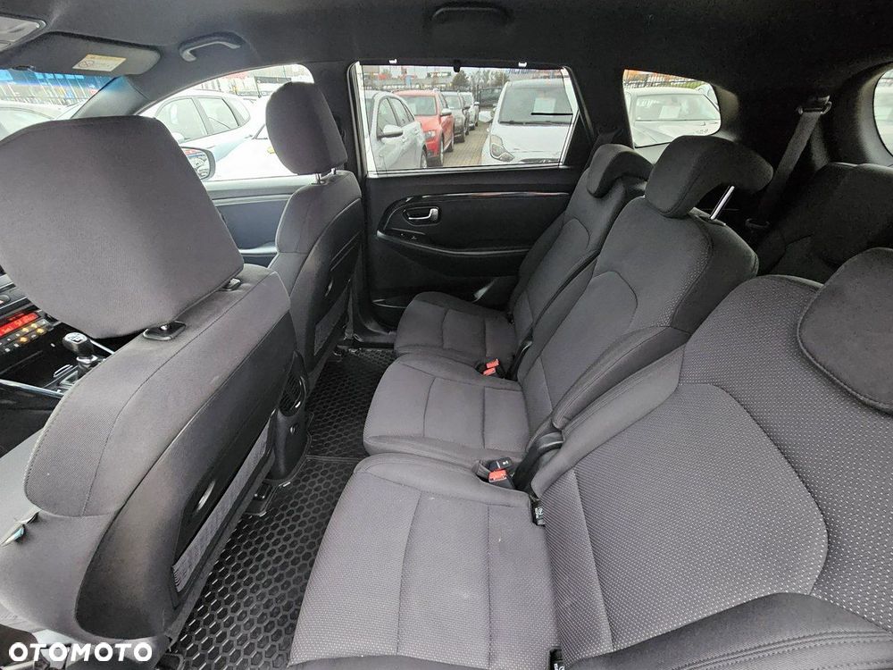 Kia Carens - 16