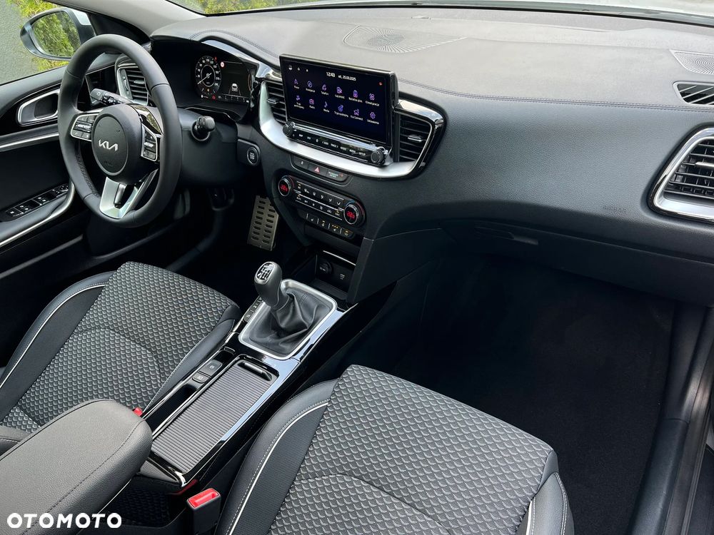 Kia Ceed - 25