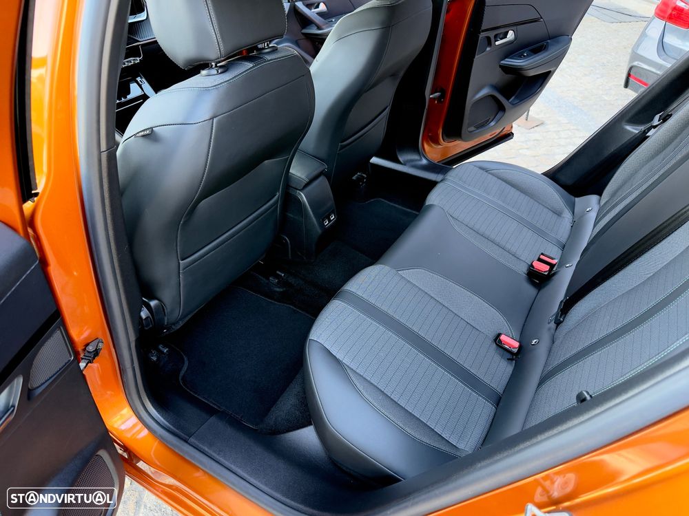 Peugeot 2008 1.2 PureTech Allure Pack - 47