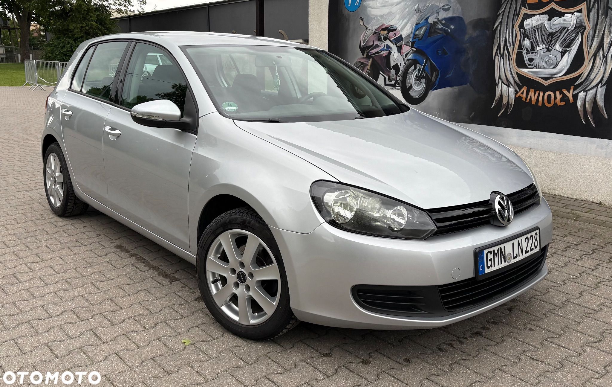 Volkswagen Golf - 1