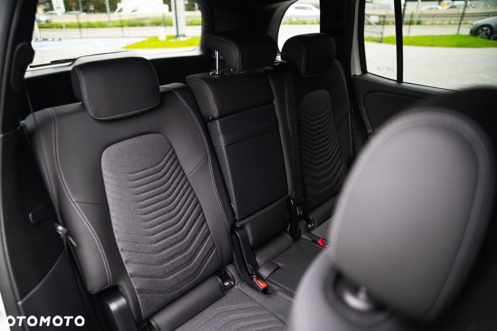 Mercedes-Benz GLB - 28