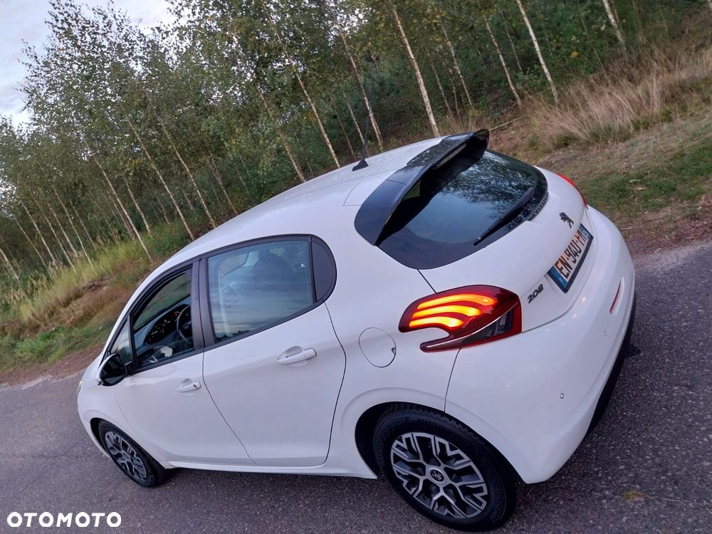 Peugeot 208 - 18