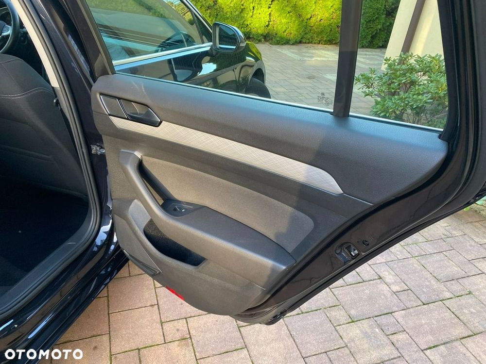 Volkswagen Passat - 35