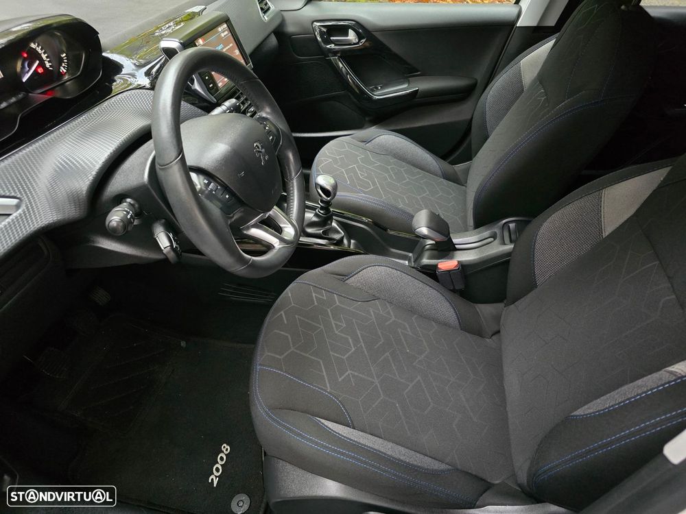 Peugeot 2008 1.2 PureTech Signature - 22