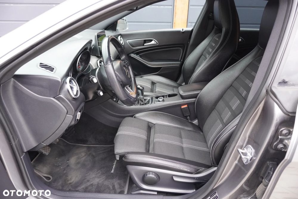 Mercedes-Benz CLA 200 Peak Edition - 17