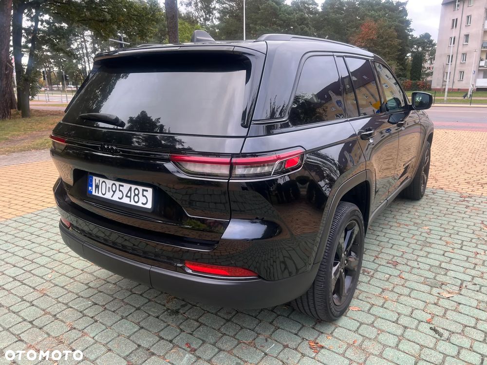 Jeep Grand Cherokee - 15