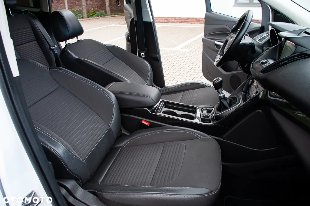 Ford Kuga 2.0 TDCi 2x4 Titanium - 25
