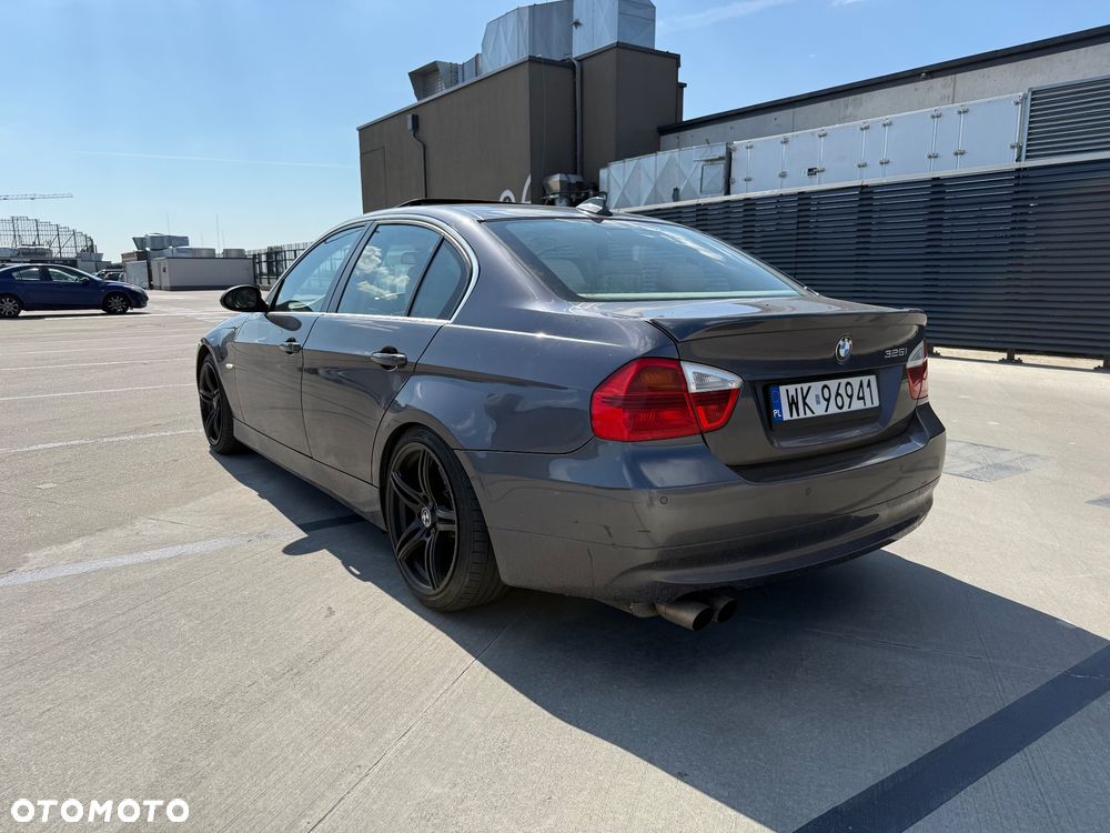 BMW Seria 3 325i - 4