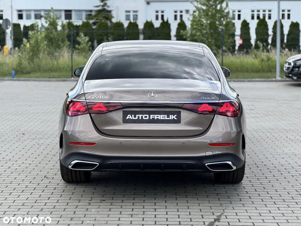 Mercedes-Benz Klasa E 220 d mHEV 4-Matic AMG 9G-Tronic - 11