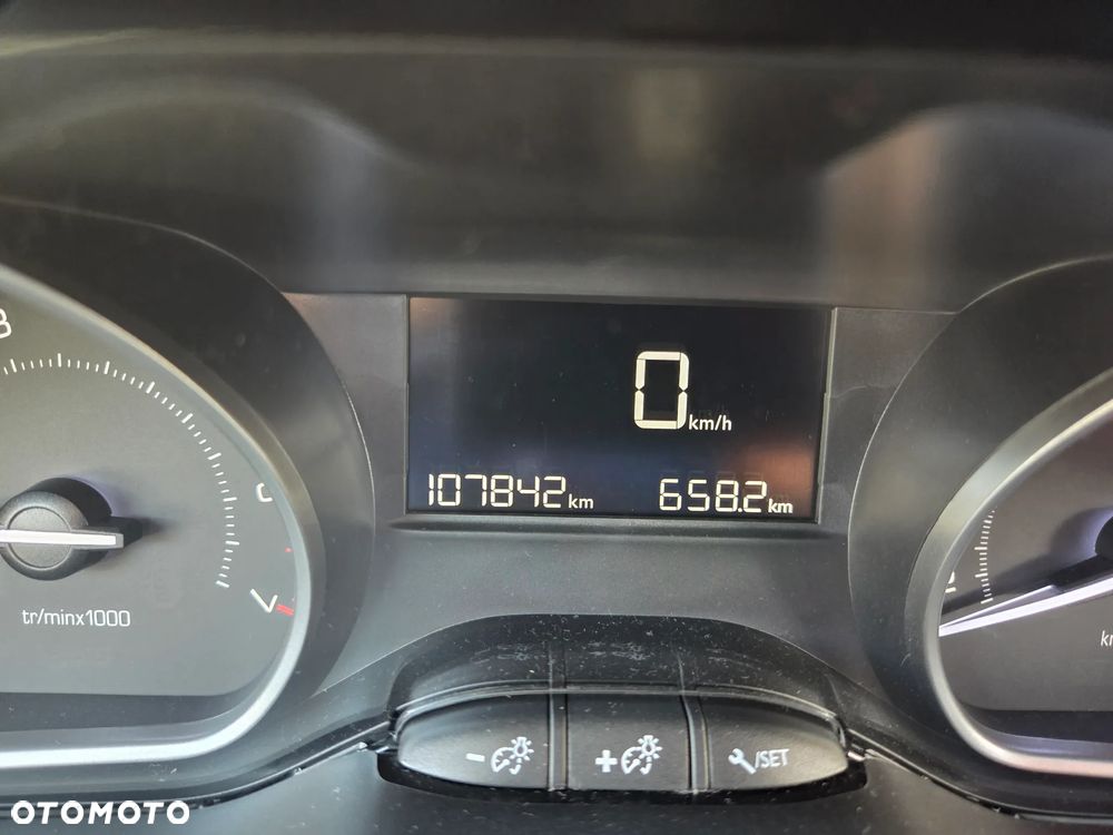 Peugeot 2008 1.2 Pure Tech Style EU6 - 14