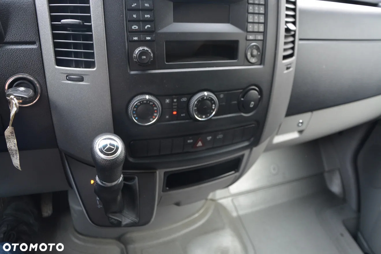 Mercedes-Benz Sprinter - 2