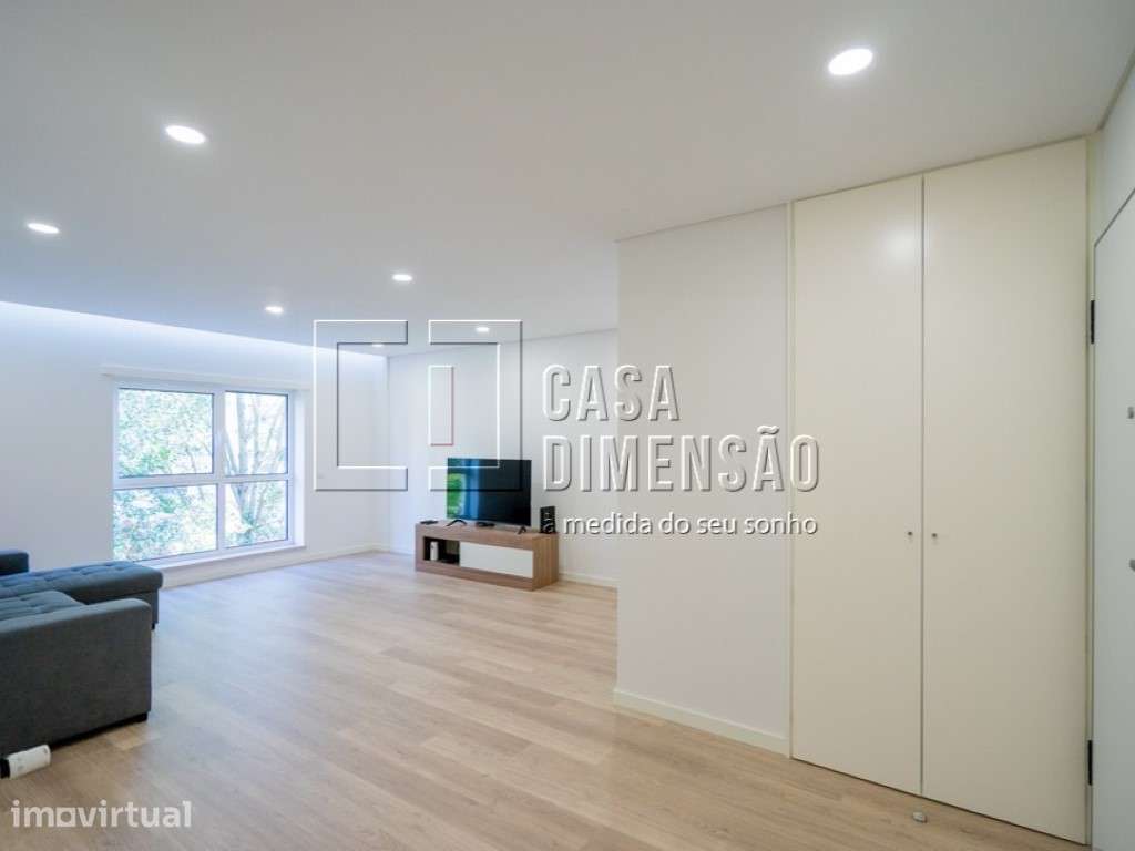 Apartamento de tipologia T2 na Serra de Carnaxide, com Garagem, com... - Grande imagem: 2/32
