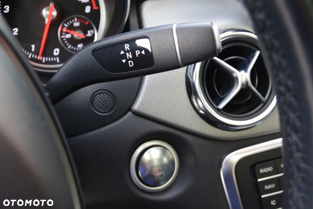 Mercedes-Benz GLA 200 7G-DCT AMG Line - 37