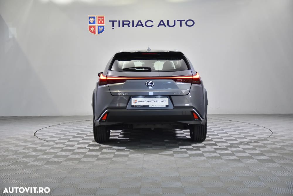 Lexus UX - 4