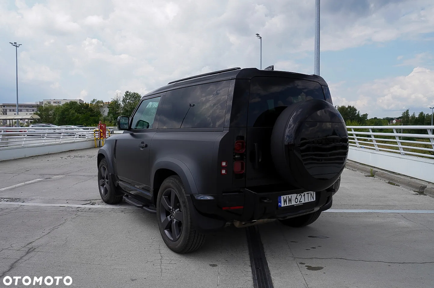 Land Rover Defender 90 2.0 D240 SE - 3