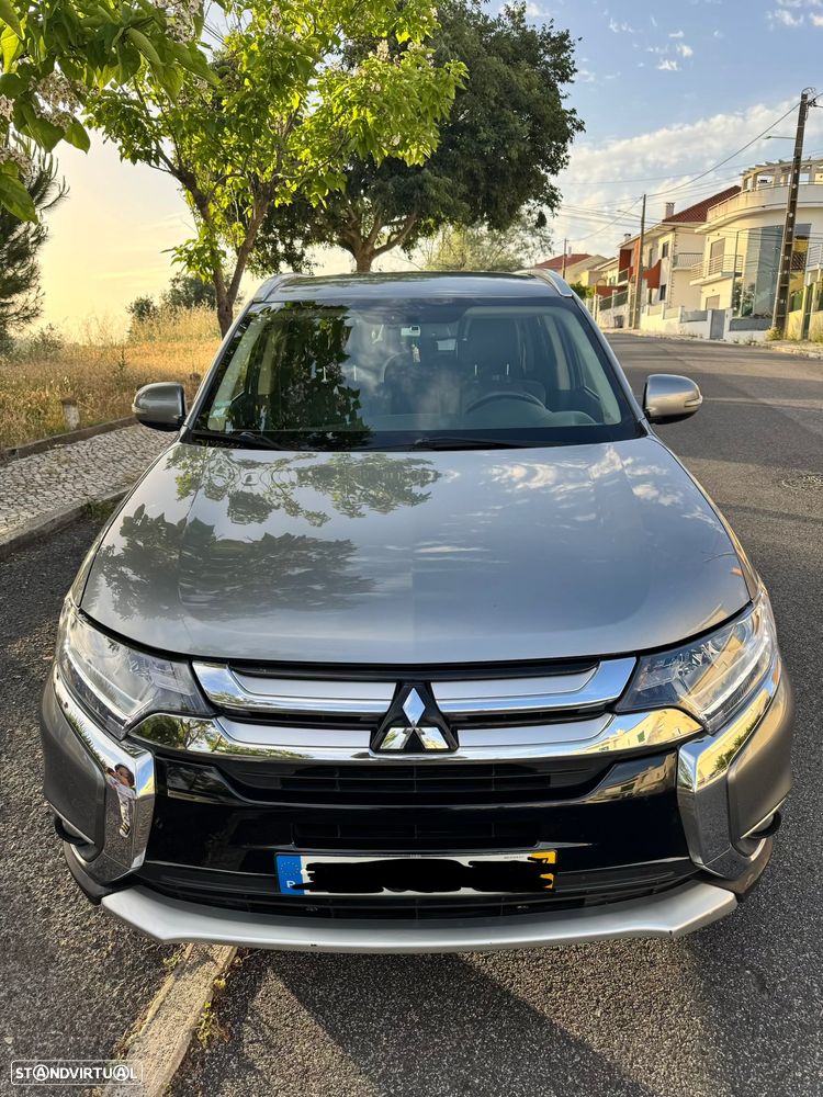 Mitsubishi Outlander 2.2 DI-D Instyle Navi Black Edition - 2