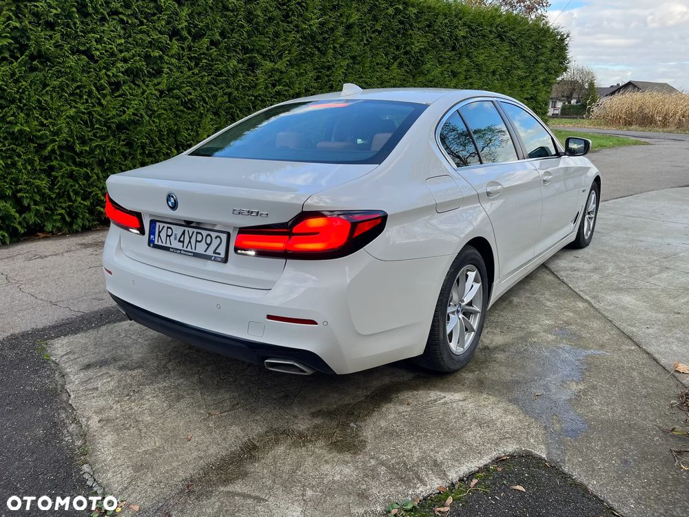 BMW Seria 5 520e - 3