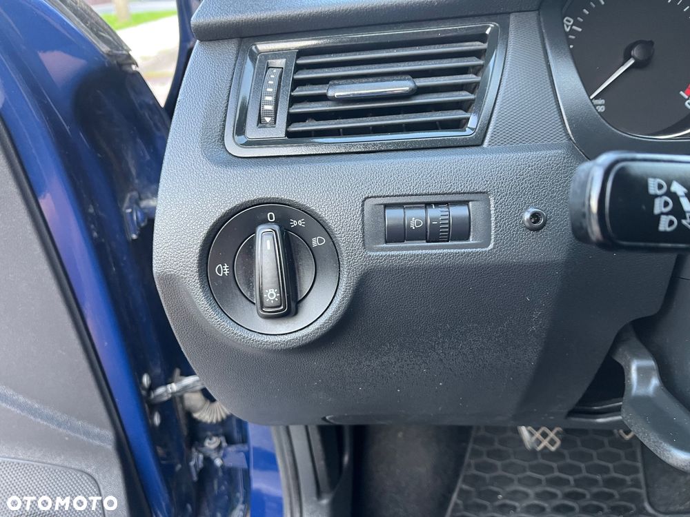 Skoda RAPID 1.2 TSI Active - 16