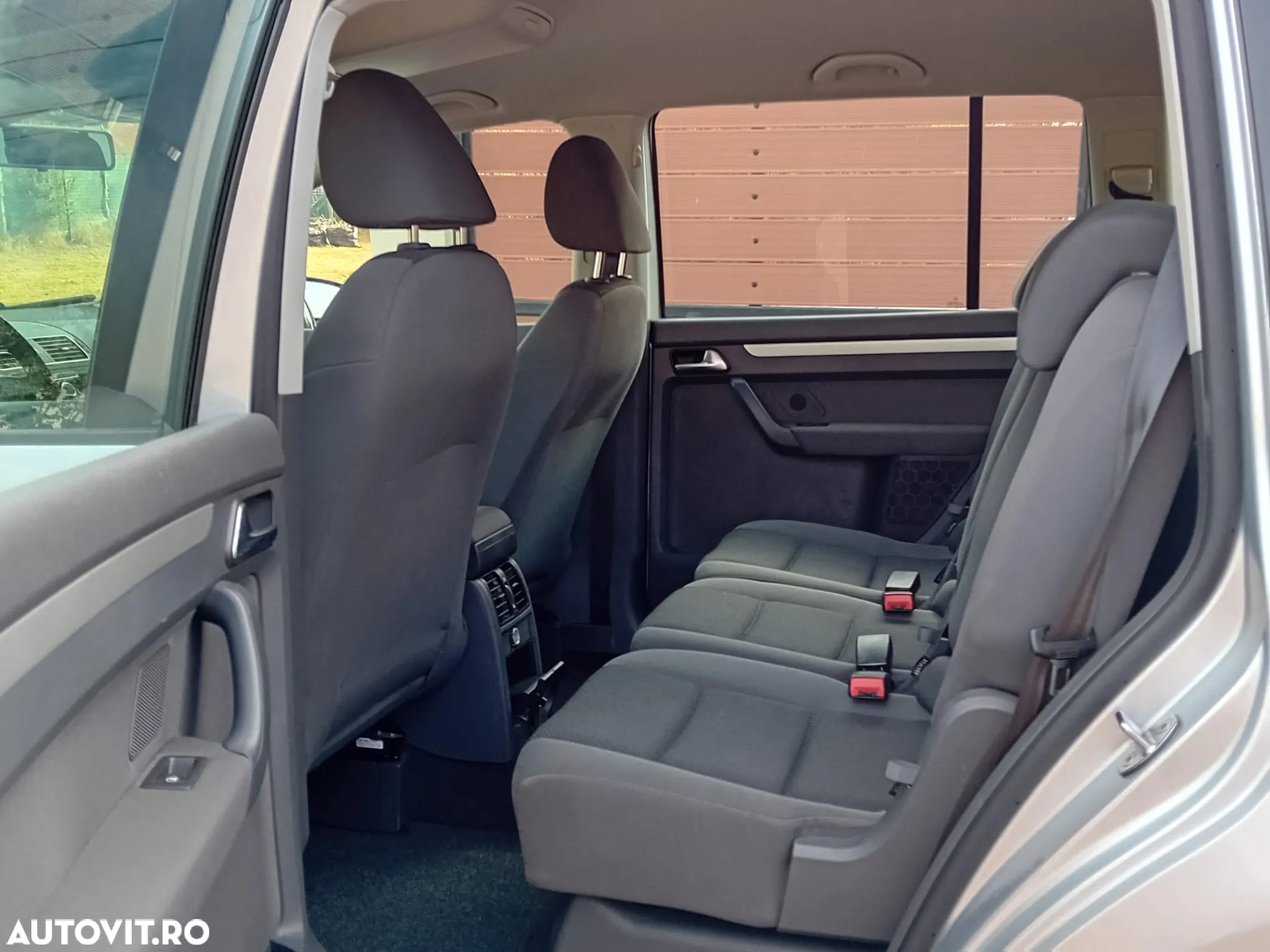 Volkswagen Touran 1.6 TDI DPF BlueMotion Technology DSG Comfortline - 8