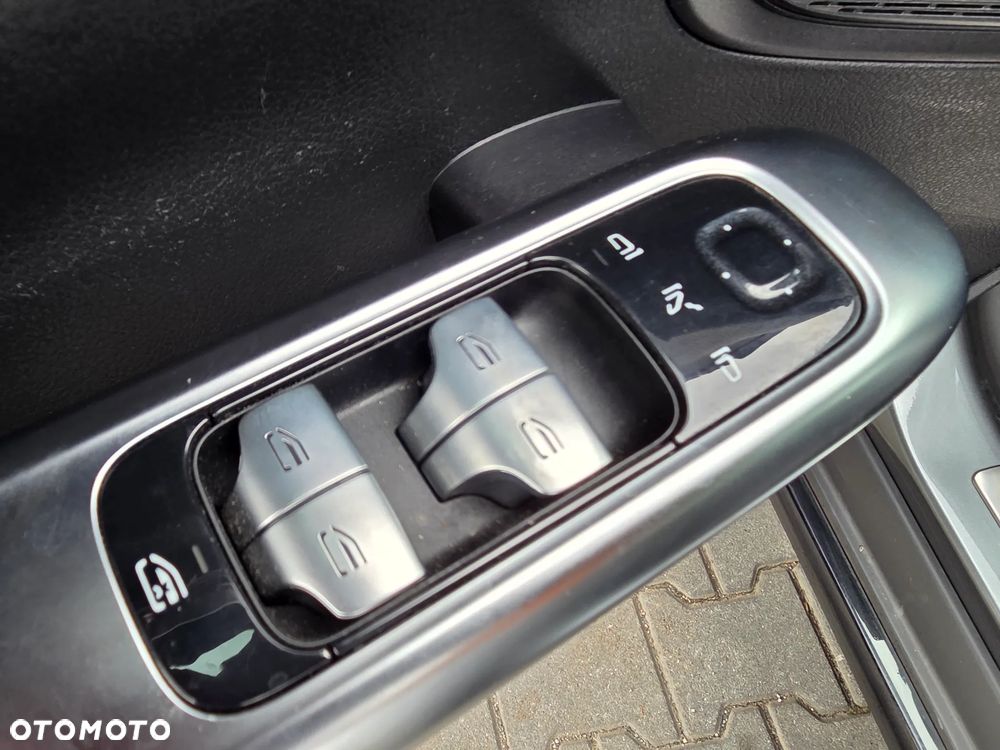 Mercedes-Benz Klasa C 220 d 4Matic 9G-TRONIC - 32