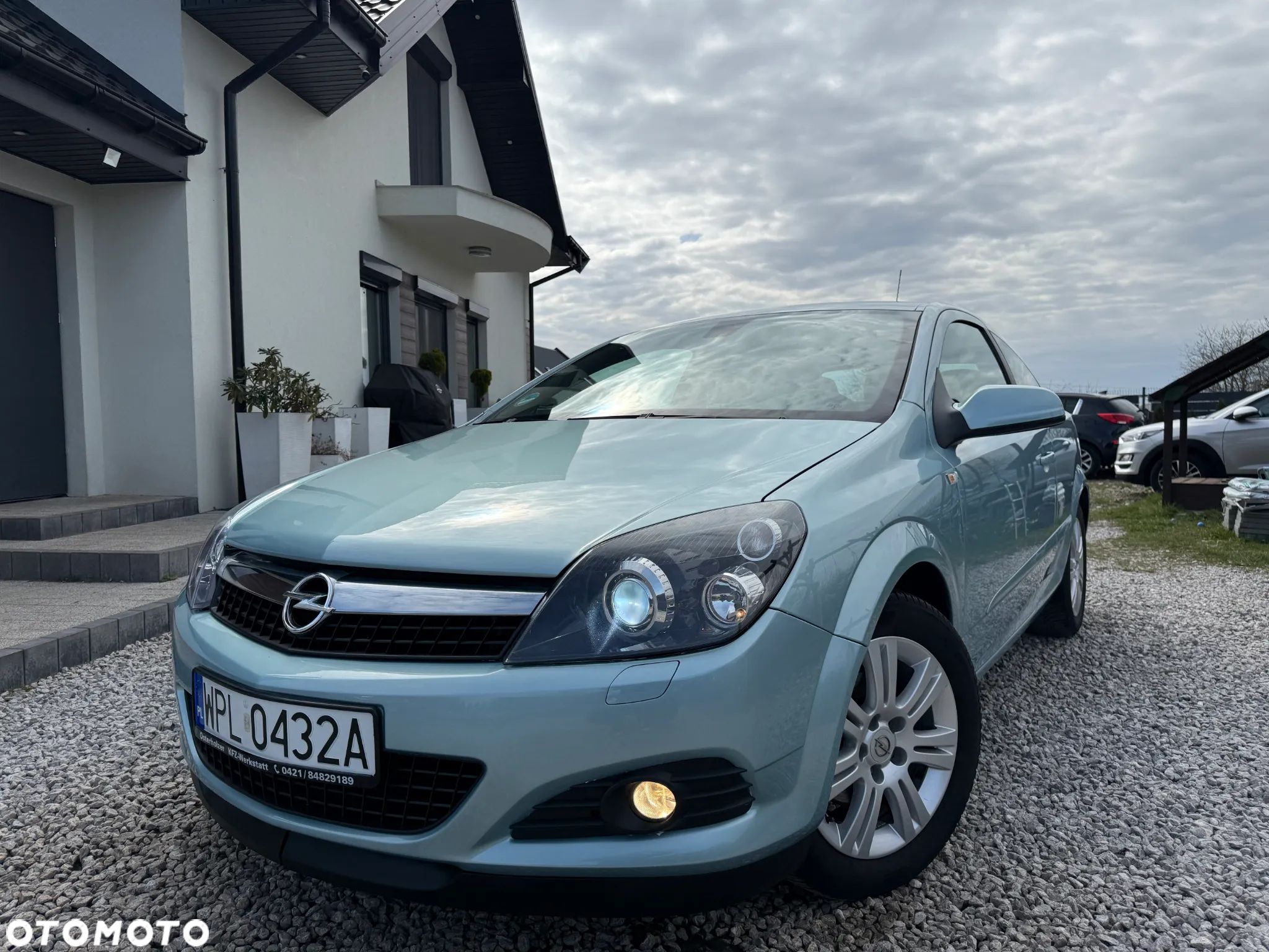Opel Astra III GTC 1.6 Cosmo - 1