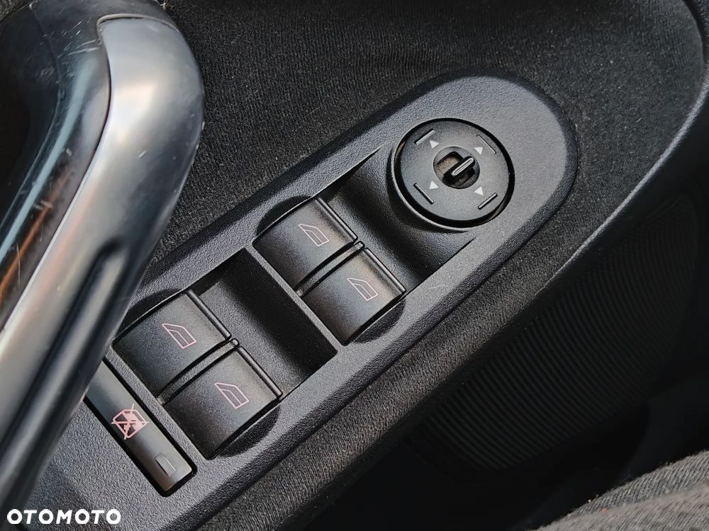 Ford S-Max 2.0 Ambiente - 22