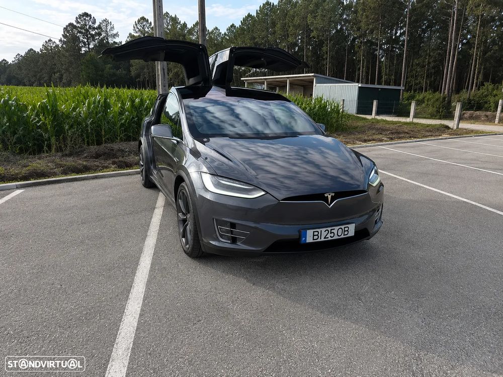 Tesla Model X - 1