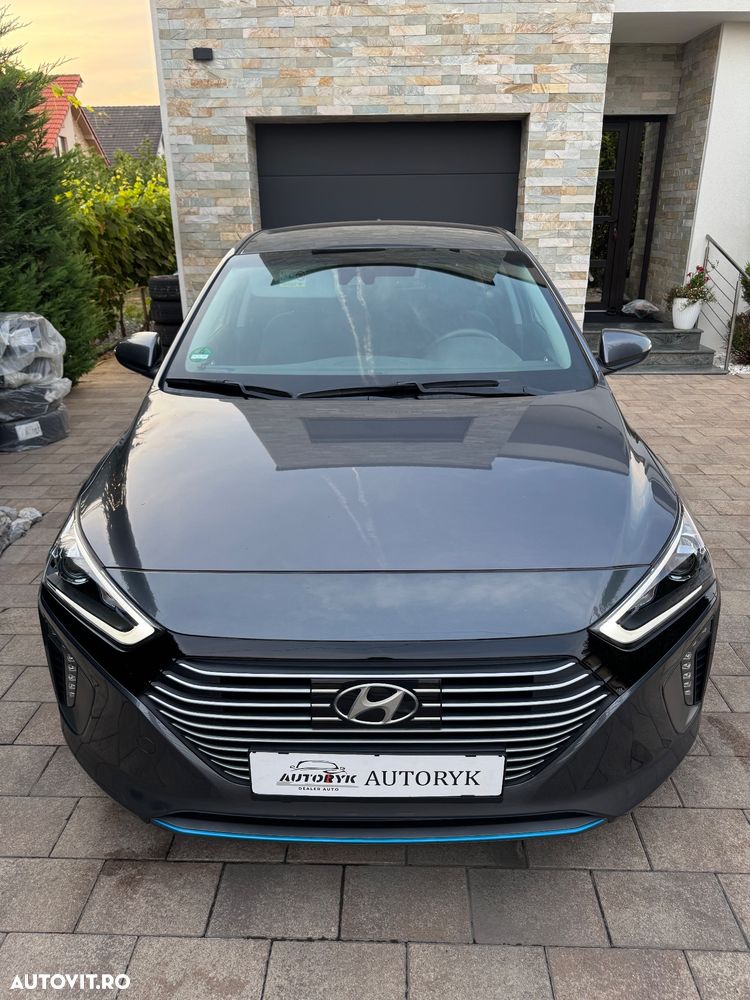 Hyundai IONIQ - 3