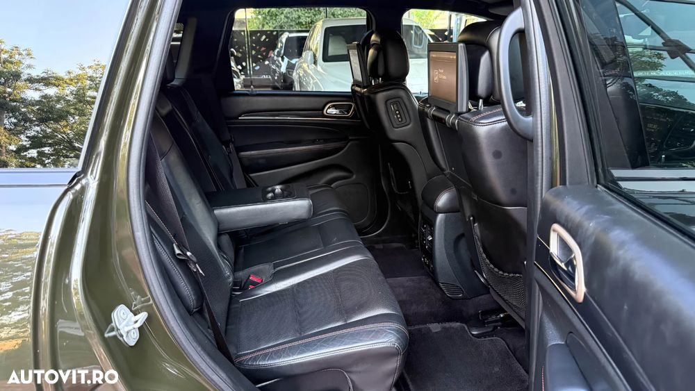 Jeep Grand Cherokee - 12