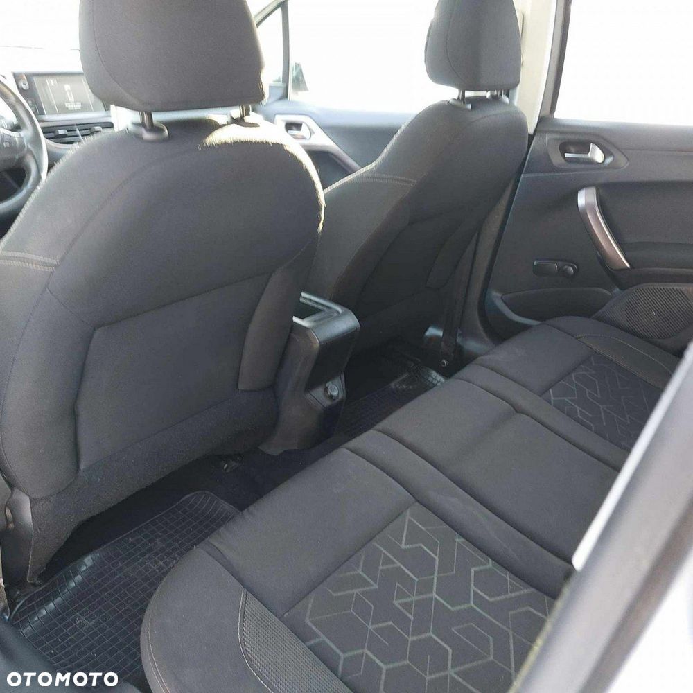 Peugeot 2008 - 8