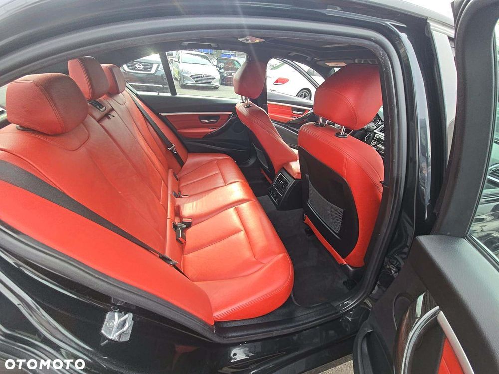 BMW Seria 3 330i xDrive M Sport - 8