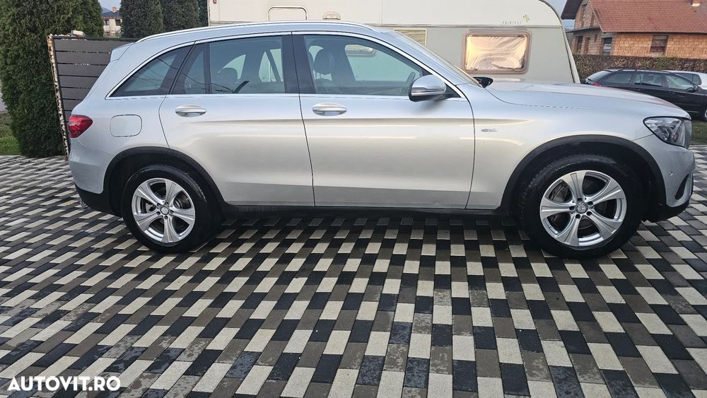 Mercedes-Benz GLC 250 d 4Matic 9G-TRONIC AMG Line - 4