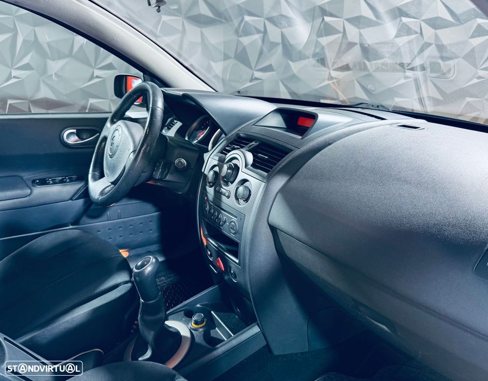 Renault Mégane Break 1.5 dCi Dynamique - 9