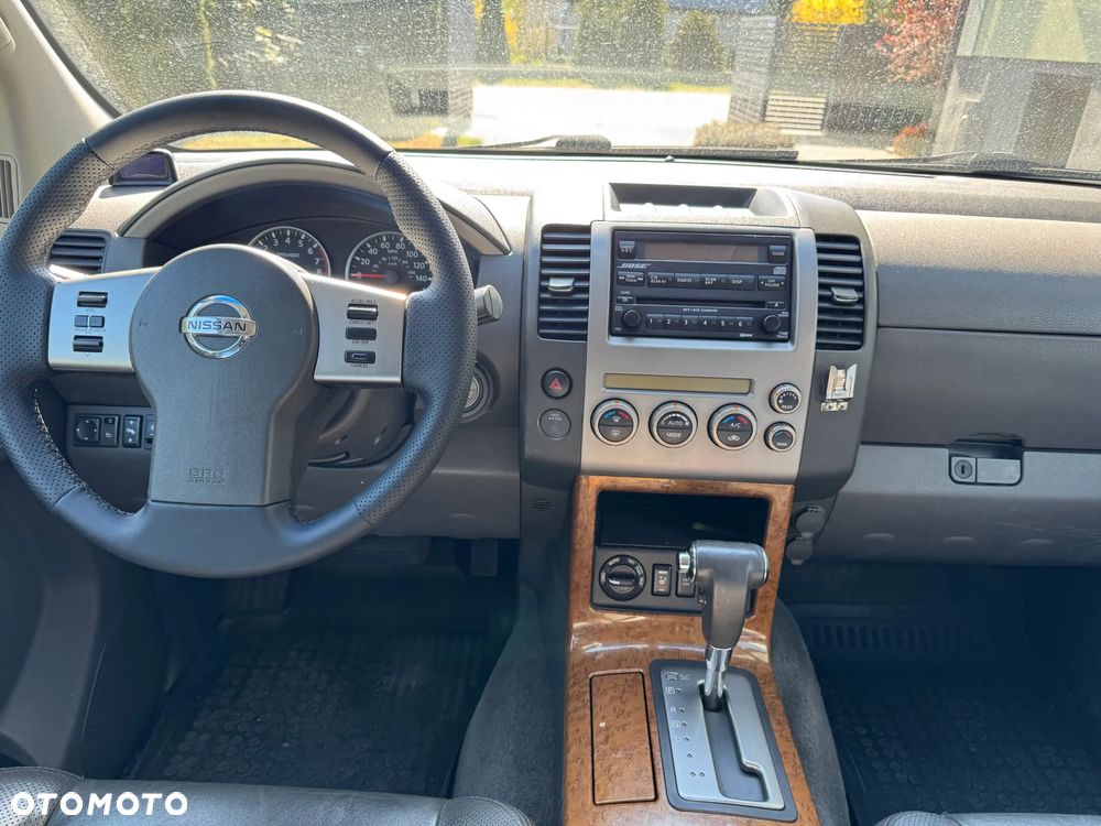 Nissan Pathfinder 4.0 V6 LE - 11